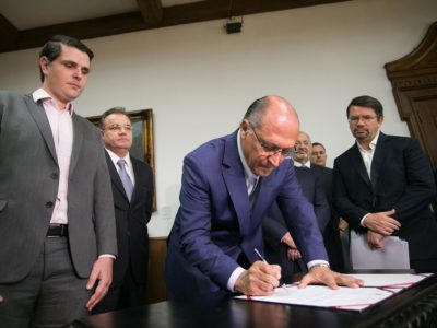 Governador Geraldo Alckmin assina Projeto de Lei que reajusta piso salarial de servidores estaduais | Foto: Gilberto Marques/A2img