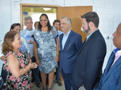 Vice-governador visita instalações da Etecri com a coordenadora de Formação Inicial do CPS, Clara Magalhães (esq.) | Foto: Jaqueline Soares