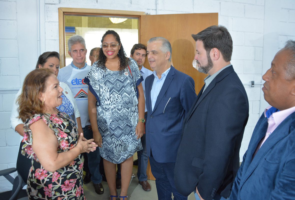 Vice-governador visita instalações da Etecri com a coordenadora de Formação Inicial do CPS, Clara Magalhães (esq.) | Foto: Jaqueline Soares