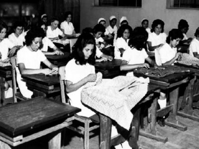 Alunas durante aula prática na oficina de costura da Etec Elias Nechar na década de 1960 | Foto: Arquivo CPS
