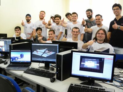Professores e alunos da Fatec Botucatu desenvolveram os projetos no Laboratório de Realidade Virtual da unidade | Foto: Divulgação