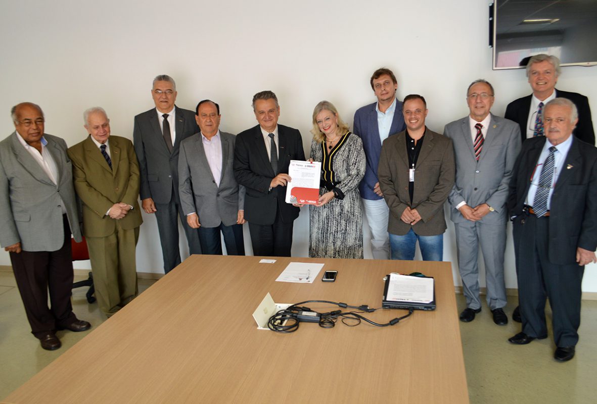 Acordo assinado prevê elaboração do conteúdo da futura formação a distância em conjunto com o Creci-SP | Foto: Divulgação