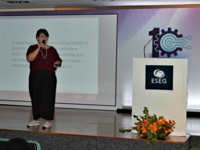 Em sua palestra, a vice-diretora-superintendente do CPS, Emilena Lorenzon, abordou inteligências múltiplas| Foto: Divulgação