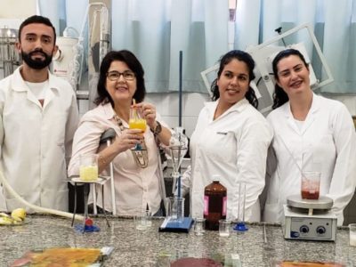 A partir da esquerda, Alex Vidotto, Edelma Jacob, Ariane Guerra e Aline Molena no laboratório da Etec Amin Jundi l Foto: Divulgação