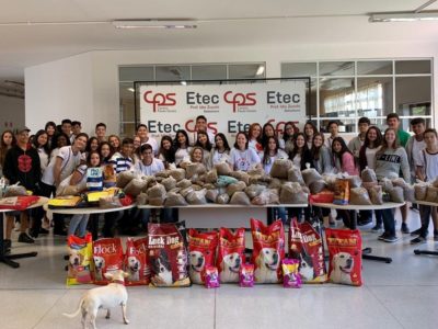 Para participar dos cursos é preciso doar ração para cães ou gatos; itens serão doados a uma ONG do município | Foto: Divulgação