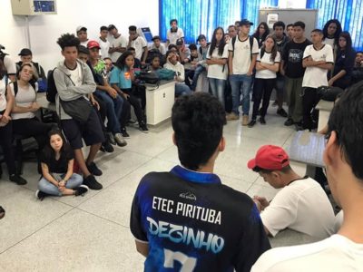 Estudantes de escola municipal interagem com alunos da Etec de Pirituba durante visita monitorada à unidade | Foto: Divulgação
