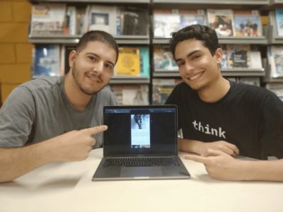 A partir da esquerda, Murilo e Bruno, criadores do Queridos Textos, que já conta com mais de 450 mil downloads l Foto: Divulgação