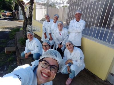 Professores e alunos do curso técnico de Enfermagem da Etec de Bauru colaboram na vacinação contra a gripe | Foto: Divulgação