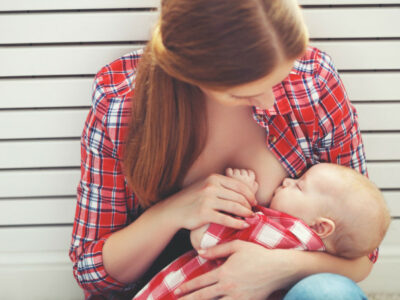 Campanha reforça benefícios da amamentação, como redução de infecções e maior vínculo entre bebê e mãe | Foto: Image Bank