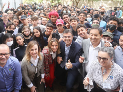 O Governador Rodrigo Garcia com estudantes da Etec de Taboão da Serra, durante evento l Foto: Secom