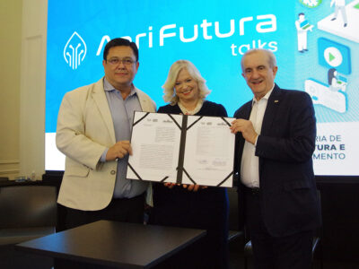 Sergio Tutui, Laura Laganá e Francisco Maturro durante assinatura de convênio, na Secretaria de Agricultura | Foto: Roberto Sungi