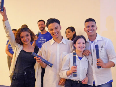 Os vencedores: da esquerda para a direita, Giovvana, Victor Hugo, Nicoly e Andrey | Foto: Divulgação The Schools Challenge São Paulo