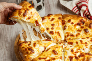 A pizza é base para o índice que aponta discrepâncias no poder de compra das famílias da capital | Crédito: KamranAydinov - Freepik