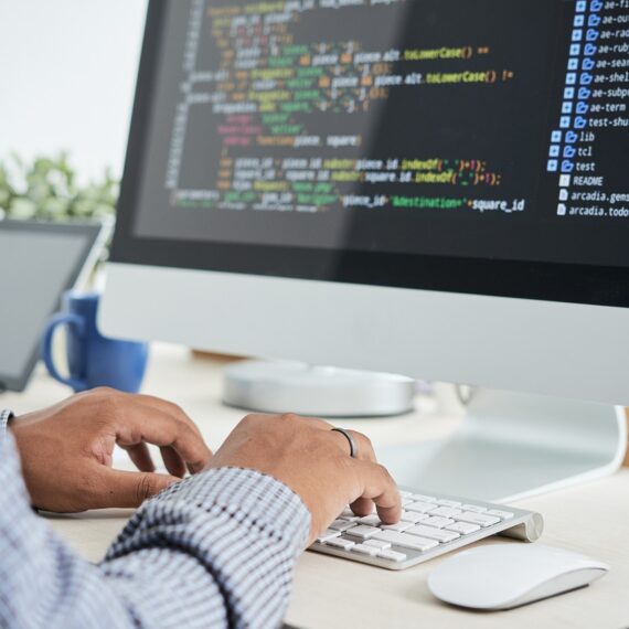 Alunos vão aprender técnicas que utilizam a linguagem de programação Java Puro | Foto: Innova Labs/Pixabay