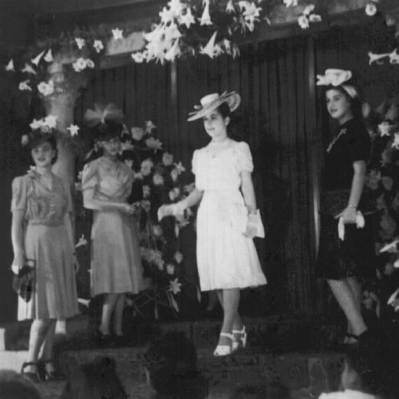 Desfile de moda das alunas da Etec Carlos de Campos, localizada no bairro do Brás, na década de 1940 | Foto: Acervo CPS