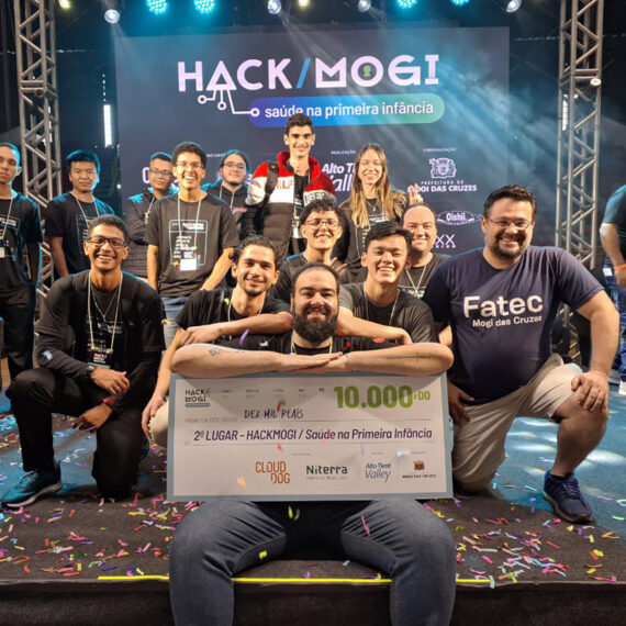 Pela segunda colocação no hackathon, os estudantes da Fatec Mogi das Cruzes ganharam um prêmio de R$ 10 mil l Foto: Divulgação