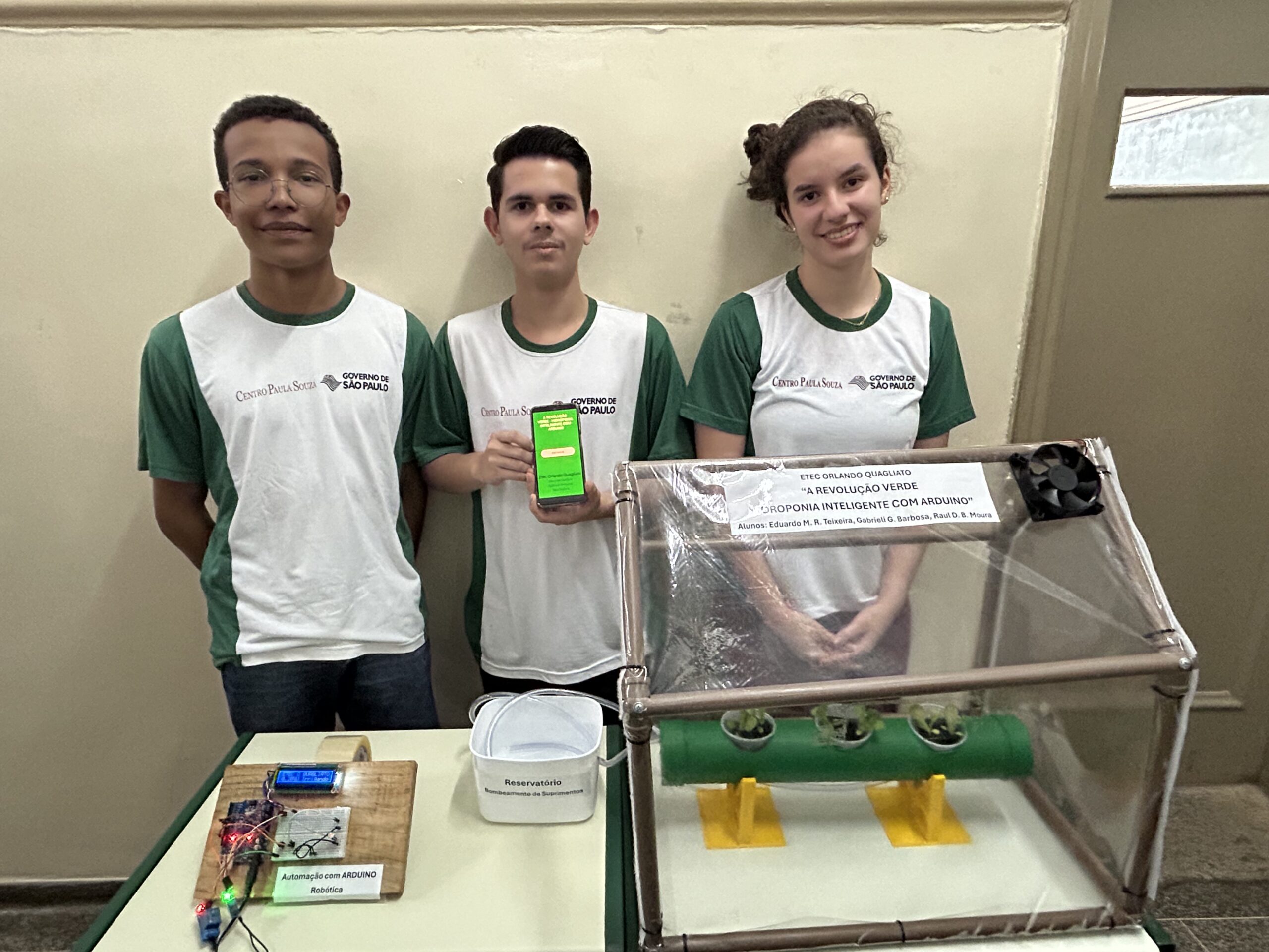 Alunos da Etec de Santa Cruz Do Rio Pardo desenvolveram projeto de hidroponia inteligente utilizando software Arduino l Foto: Divulgação