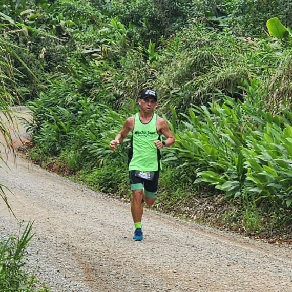 Edílson tem 36 horas para completar o percurso íngreme, com plantações, encostas e montanhas de pedras e arbustos | Foto: Divulgação