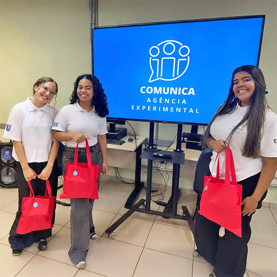 Da esq. para a direita, Micaelly, Júlia e Natally, estudantes envolvidas no projeto desde o início | Foto: Divulgação