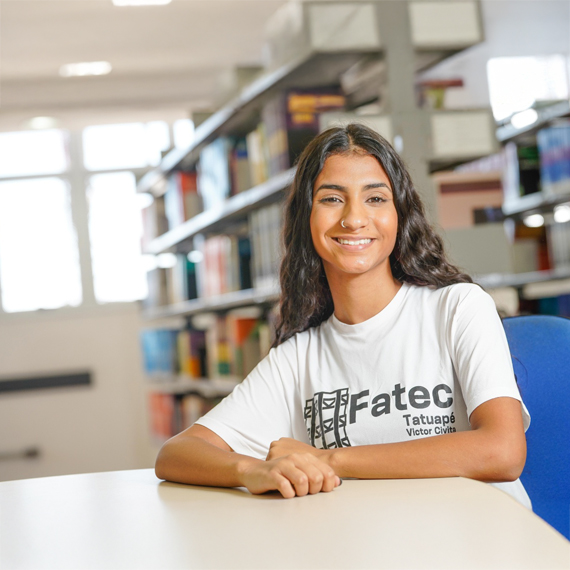 Louany Marina Pinto da Silva, de 18 anos, ingressou na Fatec Tatuapé por meio do Provão Paulista | Foto: Rogério Cassimiro