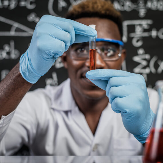 Com o tema “Antirracismo em movimento na educação, tecnologia e trabalho”, encontro será no formato híbrido l Foto: jcomp/Freepik