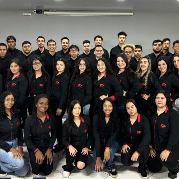 Alunos do curso de Administração da Etec de Paraguaçu Paulista responsáveis pela organização do evento e apresentação dos temas | Foto: Divulgação