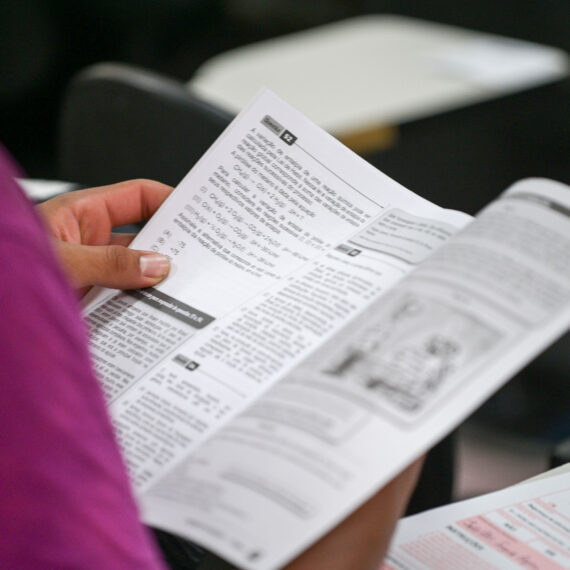 Candidato terá 5 horas para fazer uma redação e responder a 54 questões de múltipla escolha | Foto: Roberto Sungi