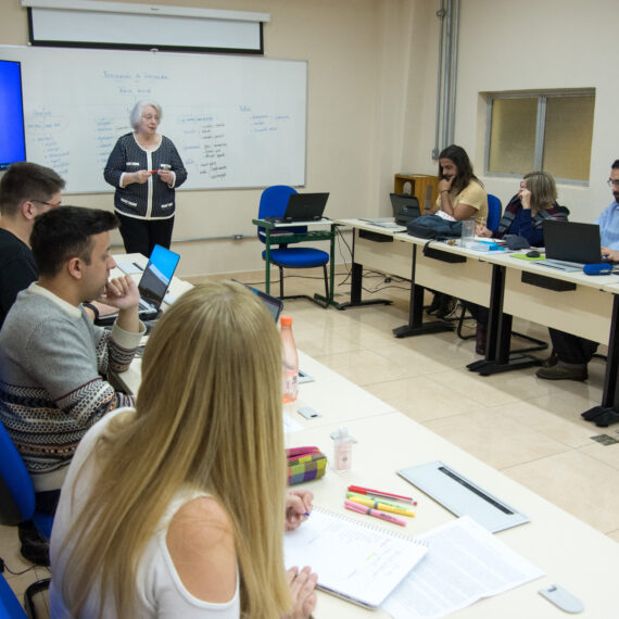 Carga horária dos cursos é de 360 horas, distribuídas em 15 meses, incluindo elaboração e apresentação de monografia l Foto: Roberto Sungi