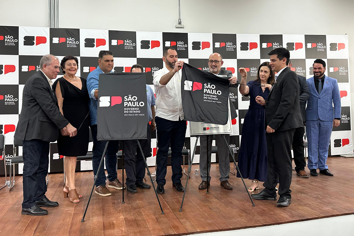 O prefeito Rômulo Rippa e o diretor-superintendente do CPS, Clóvis Dias, descerram umas das placas de inauguração l Foto: Divulgação