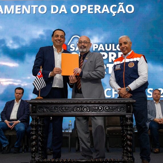 Felicio Ramuth, Clóvis Dias e Henguel Ricardo Pereira durante cerimônia no Palácio dos Bandeirantes | Foto: Divulgação