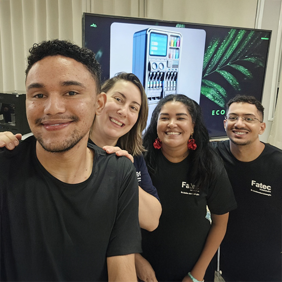 Vagner Carvalho, Barbara Regina Lopes Costa, Camila Morais Ferreira e Lucas Alves Fernandes da Silva | Foto: Divulgação