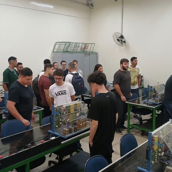 Cada curso tem carga horária de dez horas distribuídas por cinco encontros presenciais, nos laboratórios da faculdade l Foto: Divulgação