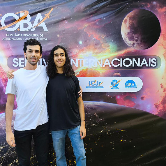 Luiz Felipe Martins (de preto) foi à Barra do Piraí, no Rio de Janeiro, acompanhado do irmão, Eduardo Henrique Martins l Foto: Divulgação