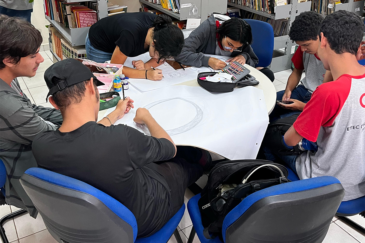 Alunos do 1º ano dedicam-se à difusão das informações sobre saúde e higiene para os colegas da unidade | Fotos: Divulgação