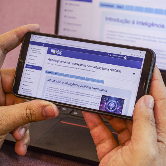 curso é voltado a pessoas interessadas em dominar ferramentas de inteligência artificial e aplicá-las no trabalho | Foto: Roberto Sungi
