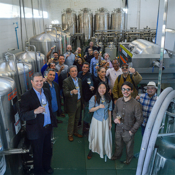 Entusiastas da produção de vinho conheceram as instalações do laboratório de Viticultura da Etec Benedito Storani