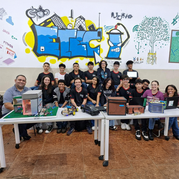 Alunos do Ensino Médio Integrado ao Técnico em Informática para Internet apresentaram trabalhos na mostra | Foto: Divulgação