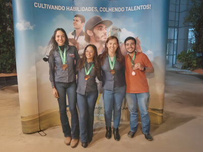 Representando a Etec de Votuporanga, Ana Carolina, Ana Clara professora Giane e Gustavo ganharam medalha de bronze l Foto: Divulgação