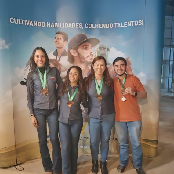 Representando a Etec de Votuporanga, Ana Carolina, Ana Clara professora Giane e Gustavo ganharam medalha de bronze l Foto: Divulgação