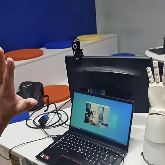 ‘Controlando um braço robótico’, da Etec João Belarmino (Amparo), foi um dos projetos premiados na última edição l Foto: Reprodução