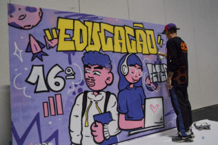 Lukin transpõe sua arte dos muros da cidade para o espaço da 16ª Feteps | Foto: Roberto Sungi