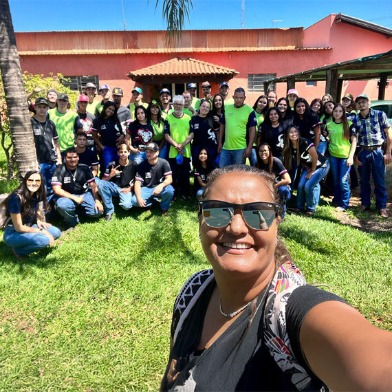 Coordenadora Gisele e grupo de estudantes em visita técnica à Fazenda São José dos Jesuítas (MS) | Foto: Gisele Salomão