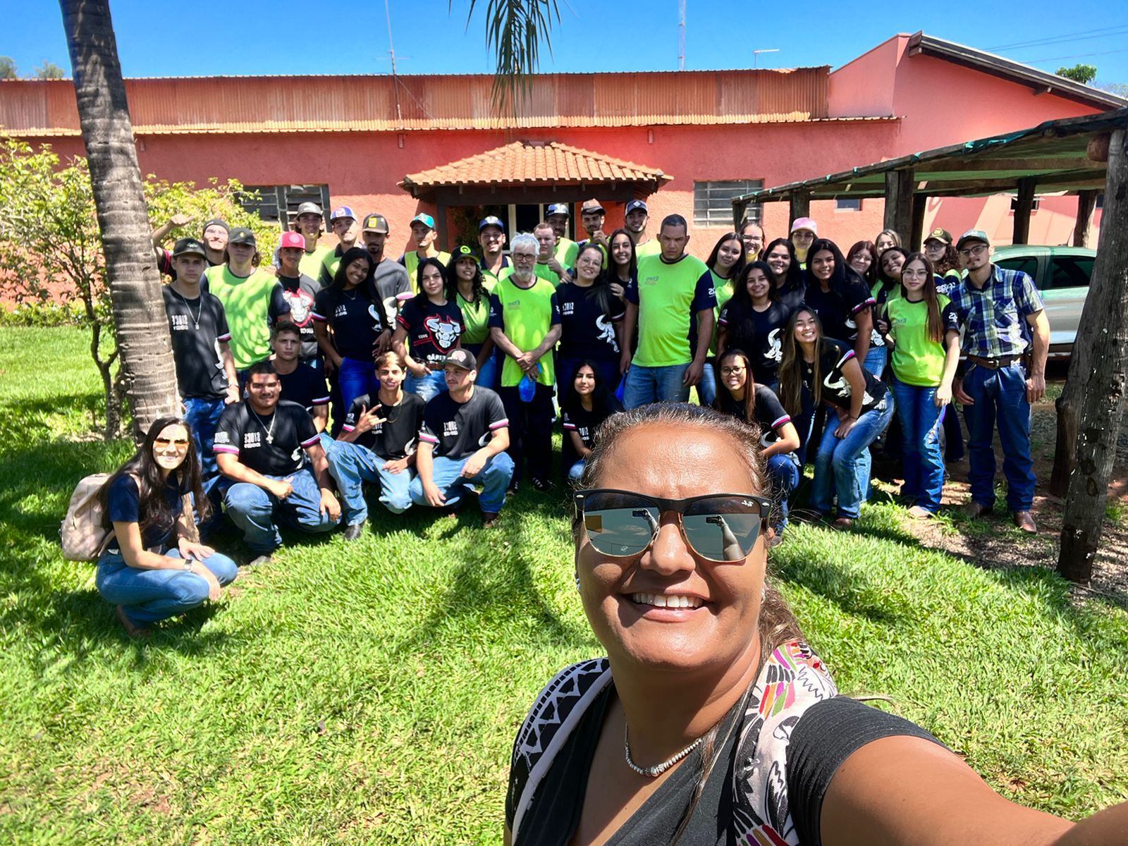 Coordenadora Gisele e grupo de estudantes em visita técnica à Fazenda São José dos Jesuítas (MS) | Foto: Gisele Salomão