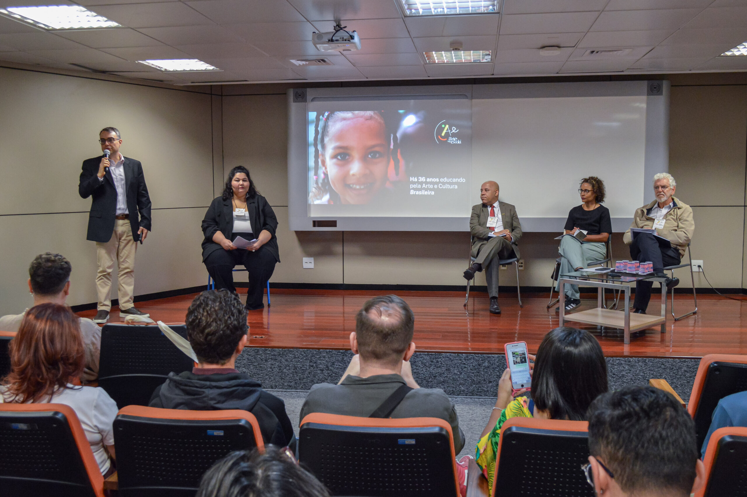 Da esq. dara a direita, Claudio Anjos, Danuza Rangel, Alexsandro do Nascimento Santos, Mariangela Andrade e Cesar Callegari: convidados para o encontro | Foto: Roberto Sungi