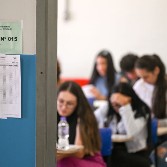 Candidatos devem consultar o local de prova no site do Vestibulinho das Etecs e chegar com antecedência no dia do exame, em 30 de novembro | Foto: Roberto SungiCandidatos devem consultar o local de prova no site do Vestibulinho das Etecs e chegar com antecedência no dia do exame, em 30 de novembro | Foto: Roberto Sungi
