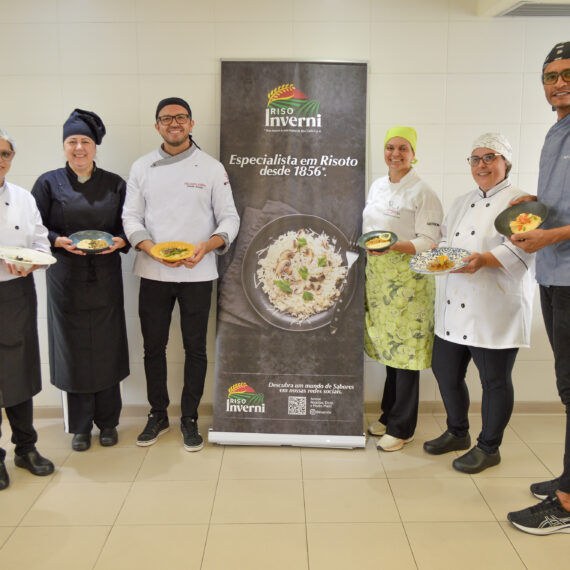 Da esq. para a dir., Raquel, autora do risoto campeão, Adriana, Claudio, Natacha, Ana Luiza e Ozéias | Foto: Roberto Sungi