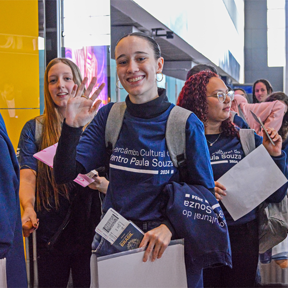 Estudantes embarcam para a Inglaterra na última edição do Intercâmbio Cultural do Centro Paula Souza l Foto: Roberto Sungi
