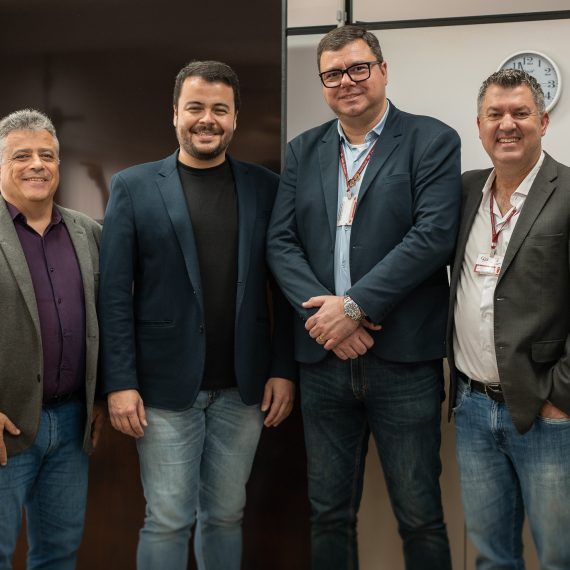 Josué de Góis, Rodrigo Goulart, Otávio Moraes e Adriano Di Gregório em cerimônia que firmou o acordo | Foto: Matheus Avelar