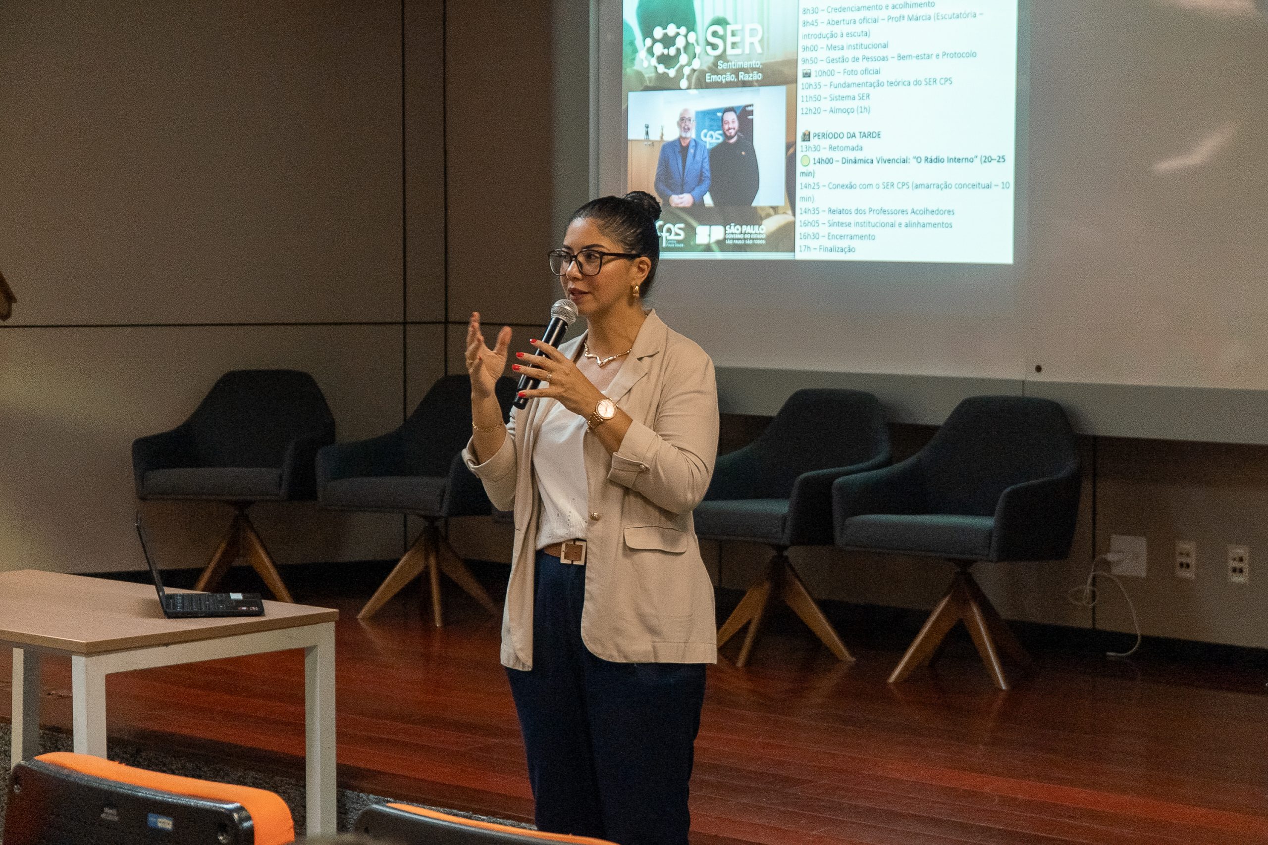 Idealizadora do programa SER CPS, Michele Moreira fala a 45 docentes em formação para este semestre | Foto: Matheus Avelar