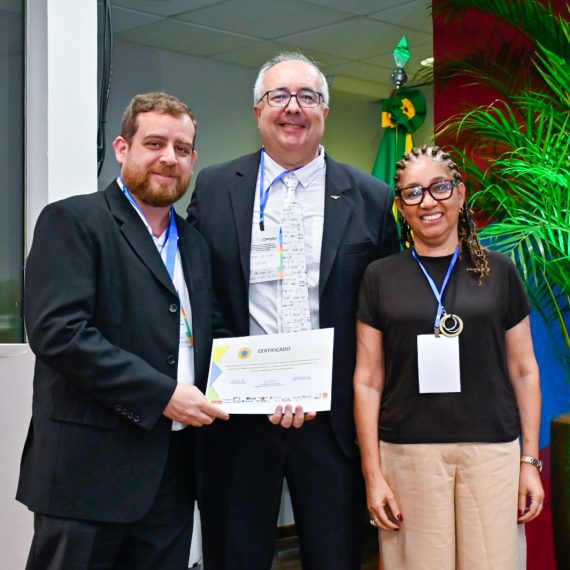 André Zanatto, à esq., em cerimônia de premiação no Ministério da Educação, em Brasília | Foto: Divulgação